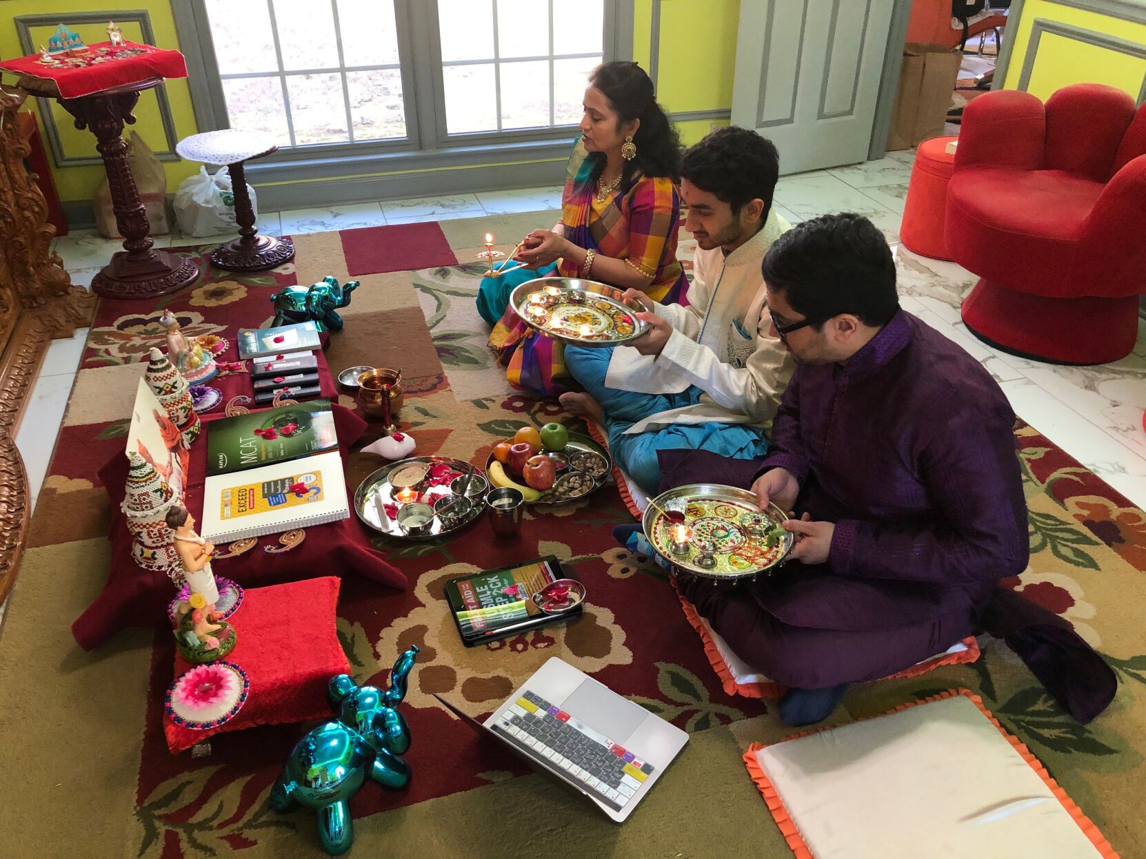 Diwali_kneeling